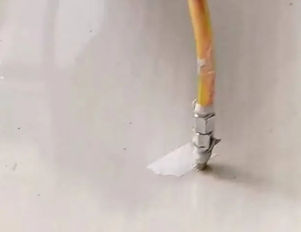 明溪瓷砖空鼓维修公司专业解答在瓷砖铺贴过程中，如果使用的砂料过粗（如全部使用了粗砂），可能会导致以下问题